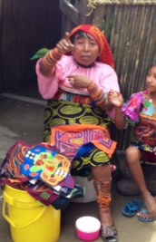 San Blas - Mother and Daughter